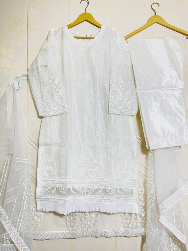 Thread Floral Embroidery Work On Shirt With Embroidered Dupatta 3 piece Organza