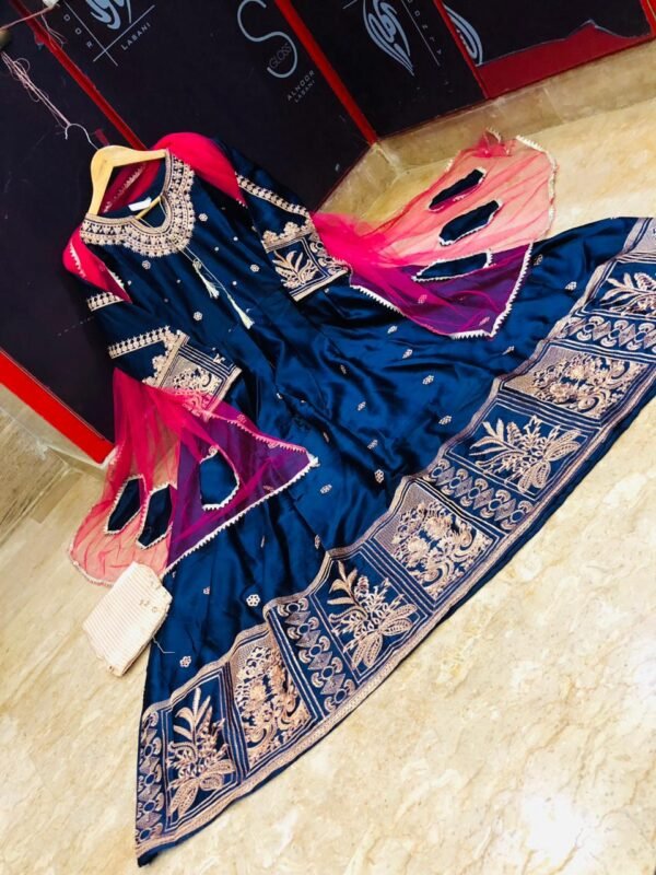 Applique Neck and Border Heavy Embroidery Three Piece Suit - Image 5